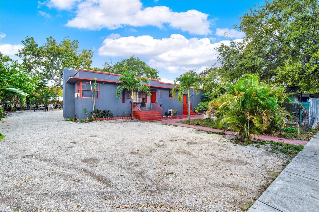 2400 Nw 82nd St, Miami