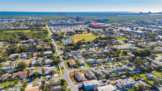 1 of 17 - 137 Ne 1st Ct, Dania Beach, FL
