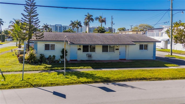 2 of 17 - 137 Ne 1st Ct, Dania Beach, FL