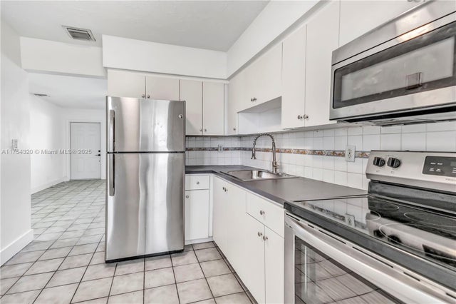 3 of 17 - 137 Ne 1st Ct, Dania Beach, FL