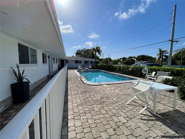 4 of 20 - 231 Sw 15th St, Pompano Beach, FL
