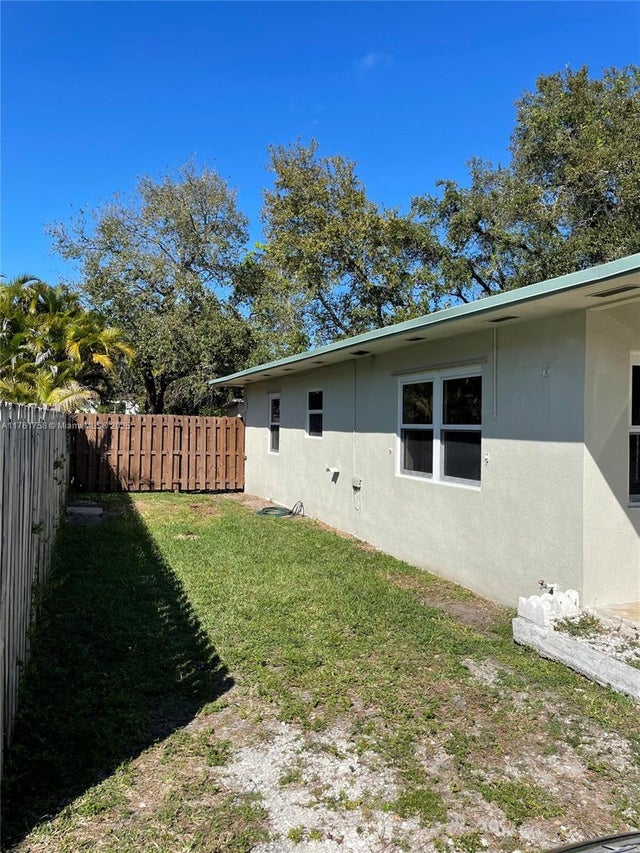 2 of 30 - 208 Sw 2nd Pl, Dania Beach, FL