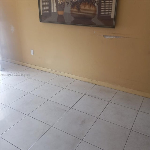 4 of 13 - 1241 Nw 111th St, Miami, FL