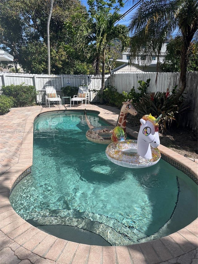 3 of 47 - 1040 Ne 16th Ave, Fort Lauderdale, FL