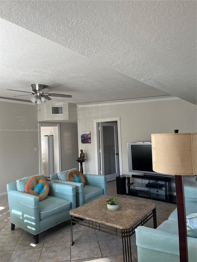 4 of 47 - 1040 Ne 16th Ave, Fort Lauderdale, FL
