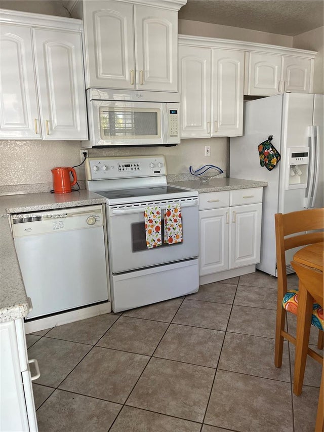 5 of 47 - 1040 Ne 16th Ave, Fort Lauderdale, FL