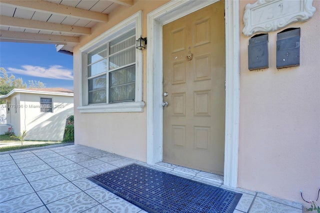 4 of 26 - 731 Sw 8th Ave, Hallandale Beach, FL