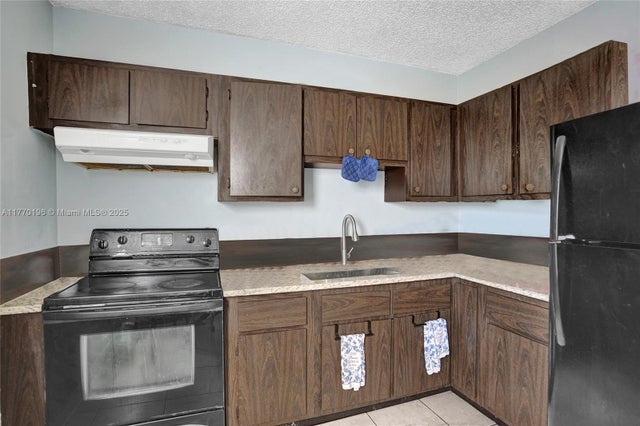 5 of 26 - 731 Sw 8th Ave, Hallandale Beach, FL