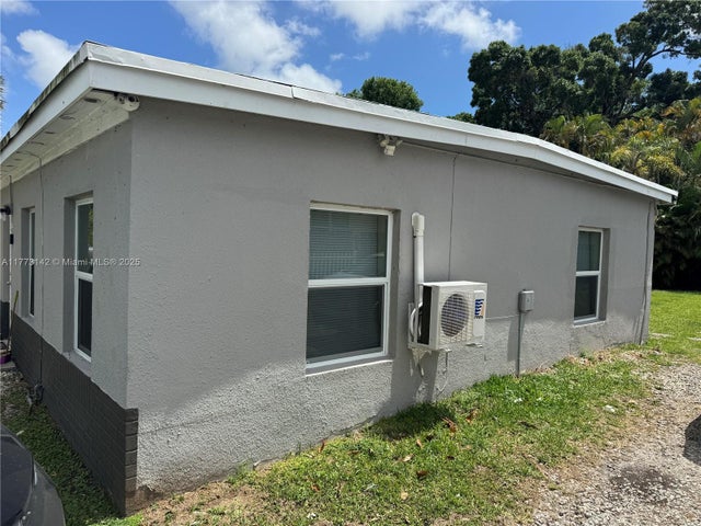 4 of 34 - 2960 Sw 17th St, Fort Lauderdale, FL