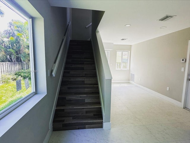 4 of 12 - 728 Nw 2nd Ave, Fort Lauderdale, FL