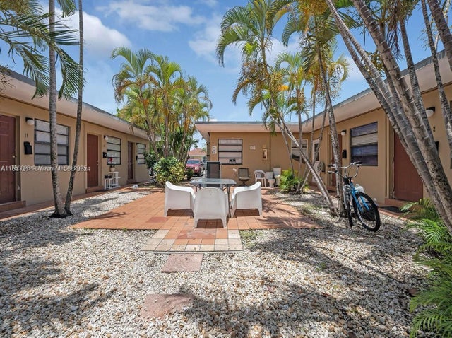 700 Ne 6th St, Hallandale Beach