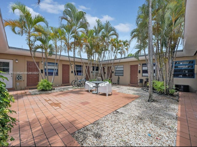 2 of 13 - 700 Ne 6th St, Hallandale Beach, FL