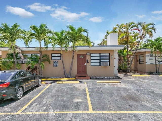 3 of 13 - 700 Ne 6th St, Hallandale Beach, FL