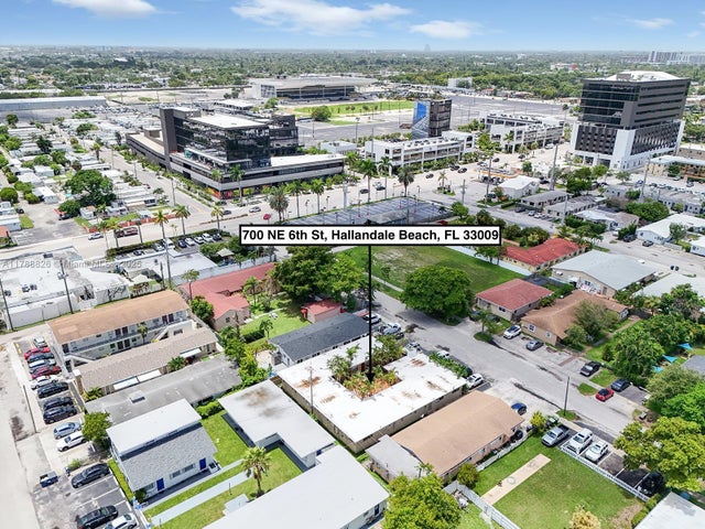 5 of 13 - 700 Ne 6th St, Hallandale Beach, FL