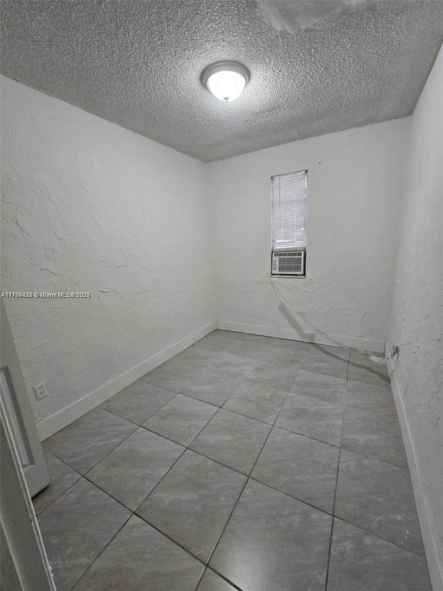 2 of 3 - 626 Nw 22nd Rd, Fort Lauderdale, FL