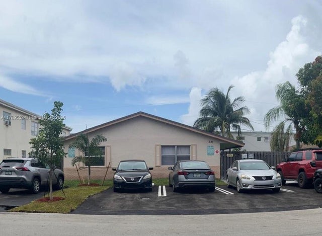 1 of 30 - 231 Sw 8th Ct, Pompano Beach, FL