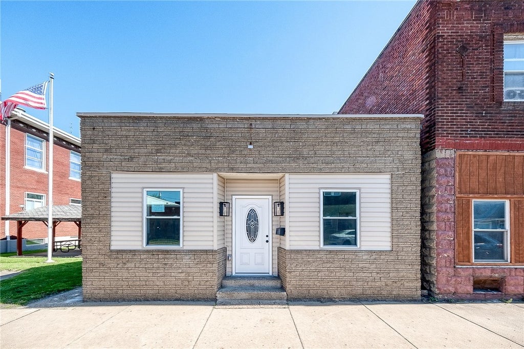 5012 Grand Avenue, Neville