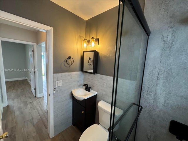 4 of 34 - 2641 Sw 13th Ave, Fort Lauderdale, FL