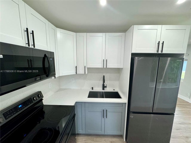 1 of 25 - 2631 Sw 13th Ave, Fort Lauderdale, FL