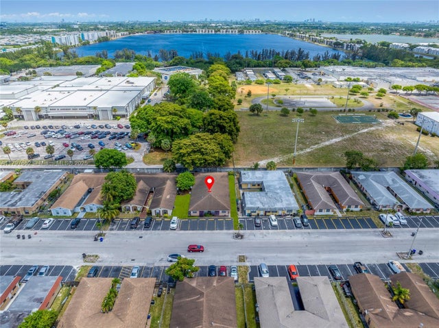 3 of 9 - 4020 Nw 30th Ter, Lauderdale Lakes, FL