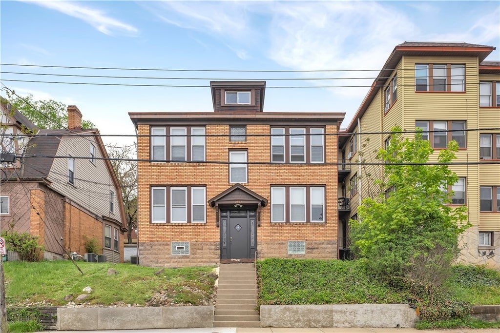 2832 Clermont Avenue, Brentwood