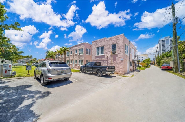 5 of 30 - 1621 Van Buren St, Hollywood, FL