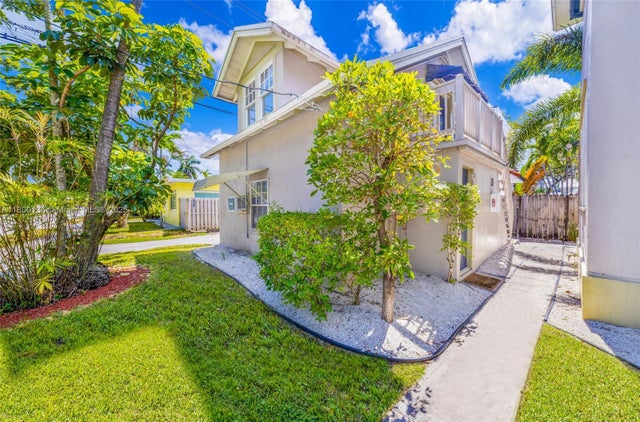 3 of 27 - 206 S 15th Ave, Hollywood, FL
