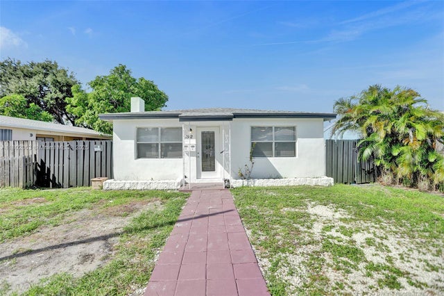 2 of 65 - 242 Sw 9th St, Dania Beach, FL
