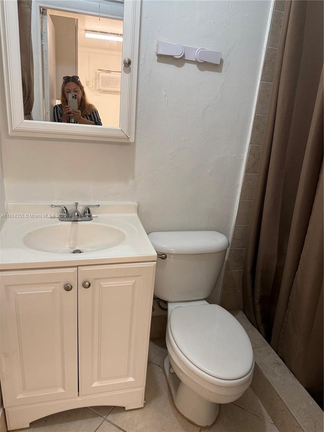 5 of 10 - 2445 Sw 18th St, Miami, FL