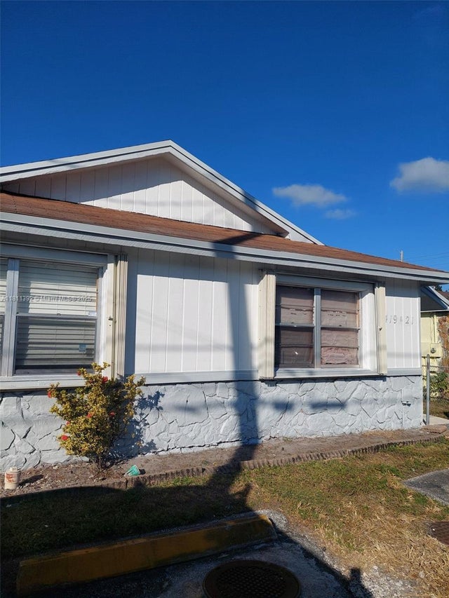 1 of 4 - 2419-2421 Johnson St, Hollywood, FL