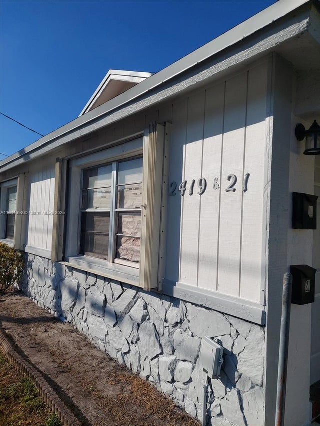 2 of 4 - 2419-2421 Johnson St, Hollywood, FL