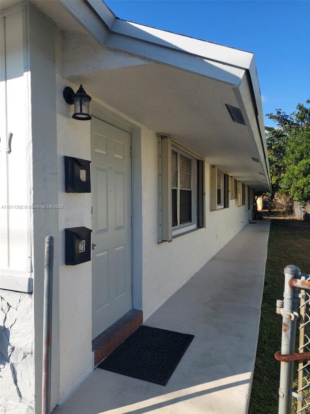 3 of 4 - 2419-2421 Johnson St, Hollywood, FL