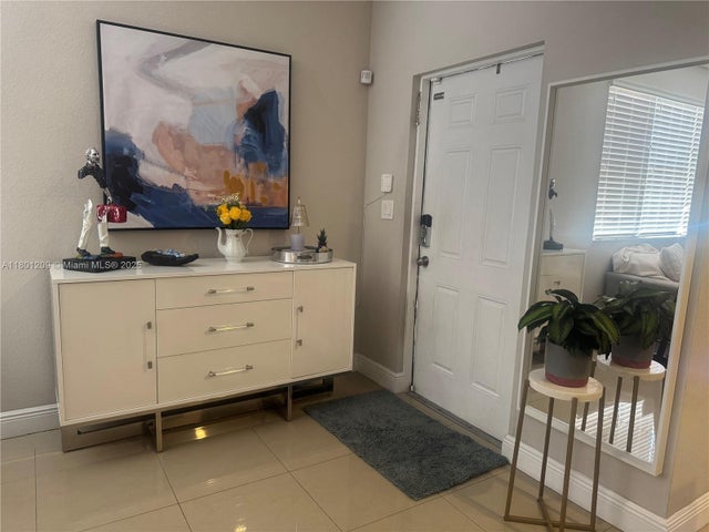 2 of 37 - 798 Ne 43 St, Oakland Park, FL