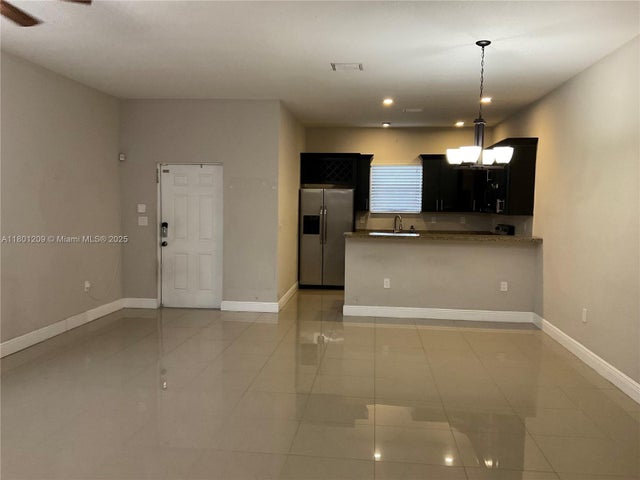 3 of 37 - 798 Ne 43 St, Oakland Park, FL