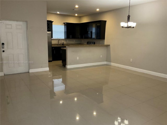 5 of 37 - 798 Ne 43 St, Oakland Park, FL