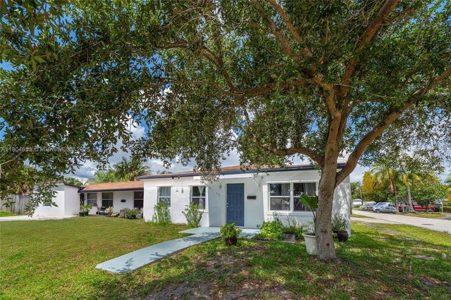 2 of 29 - 504 Sw 5th Ave, Hallandale Beach, FL