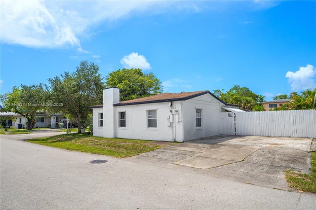 4 of 29 - 504 Sw 5th Ave, Hallandale Beach, FL