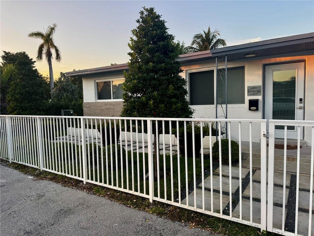 2 of 35 - 1012 Sw 3rd Ave, Hallandale Beach, FL