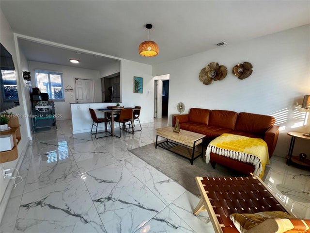 5 of 35 - 1012 Sw 3rd Ave, Hallandale Beach, FL