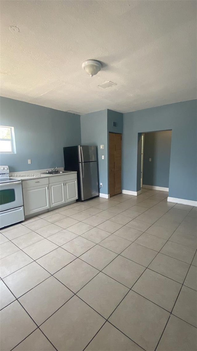 3 of 5 - 2014 Funston St, Hollywood, FL
