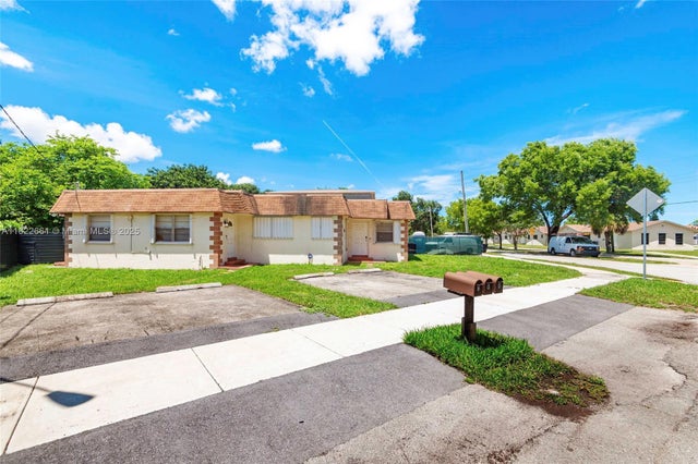 1 of 37 - 201 Columbus Pkwy, Hollywood, FL