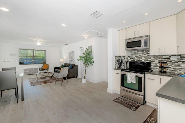 2 of 37 - 201 Columbus Pkwy, Hollywood, FL