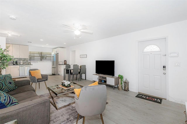 4 of 37 - 201 Columbus Pkwy, Hollywood, FL
