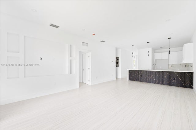 5 of 30 - 10741 Sw 217 St, Miami, FL