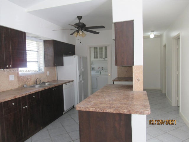 3 of 8 - 1931 Pierce St, Hollywood, FL