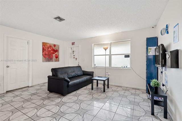 3 of 16 - 1112 Ne 5th Ave, Fort Lauderdale, FL