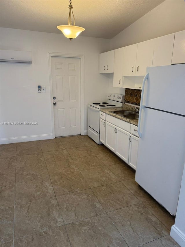 3 of 22 - 630 Nw 15th Ter, Fort Lauderdale, FL