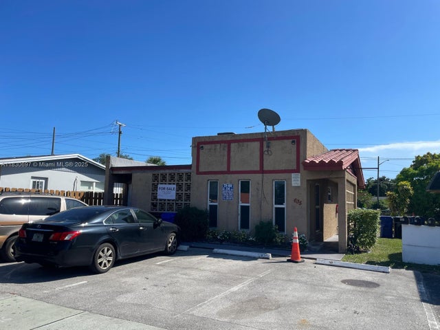 635 Nw 22nd Rd, Fort Lauderdale