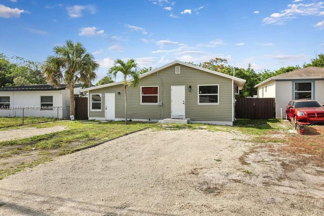 3633 Sw 12th Ct, Fort Lauderdale