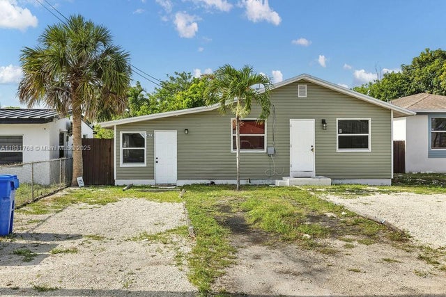 2 of 17 - 3633 Sw 12th Ct, Fort Lauderdale, FL